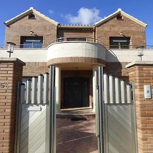 Сasa de vacaciones Chalet Moderno Con Piscina En, Calafell